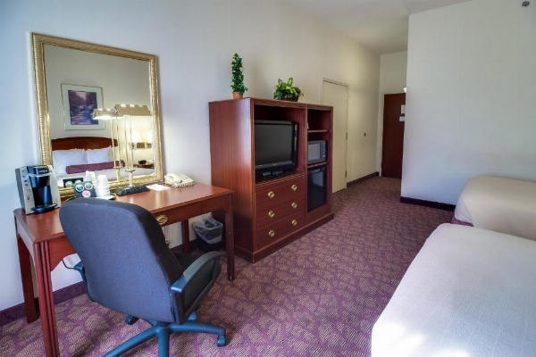 Ashmore Inn and Suites Amarillo image 9
